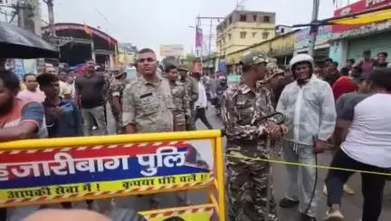 हज़ारीबाग: हजारीबाग: जबरा निवासी प्रदीप प्रसाद की मौत के बाद कोर्रा चौक जाम, पुलिस पर लापरवाही का आरोप
