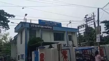 দিনহাটা ১: দীঘলটারী এলাকার এক নাবালিকার দেহ ময়নাতদন্তের পর পরিবারের হাতে তুলে দিল পুলিশ