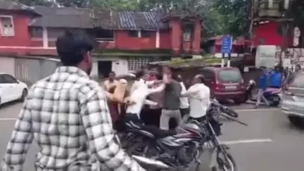 जबलपुर: कोर्ट में शादी करने पहुंचे प्रेमी जोड़े से मारपीट, पुलिस कंट्रोल रूम के पास मची अफरातफरी, वीडियो आया सामने