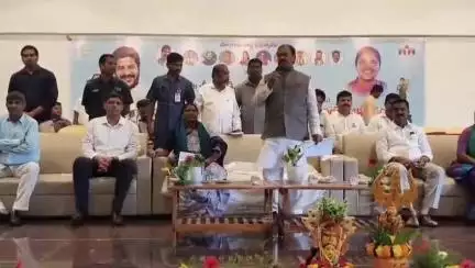 కామారెడ్డి: గ్రామాలలో క్రమం తప్పకుండా శానిటేషన్  నిర్వహించి డెంగ్యూ, మలేరియా, టైఫాయిడ్  లాంటి వ్యాధుల నుండి కాపాడాలి : షబ్బీర్ అలీ