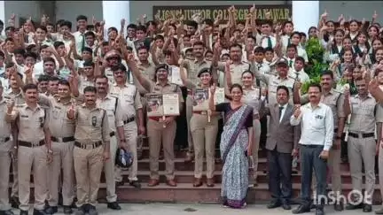 मनावर: मनावर में मंगलवार को नशामुक्ति अभियान शुरू, पुलिस थाना परिसर से जागरूकता बाइक रैली निकाली गई
