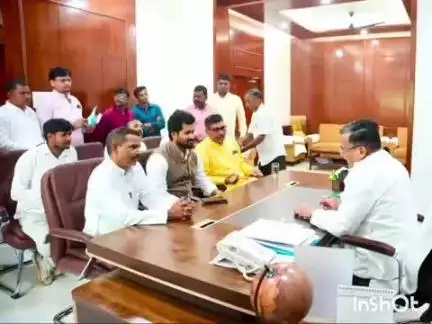 अकबरपुर: जिले में अष्टखंभा के जीर्णोद्धार की मांग, अखिल भारतीय राजभर संगठन के प्रतिनिधिमंडल ने पर्यटन मंत्री को सौंपा ज्ञापन