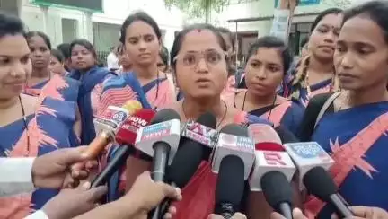 ସଦର: ବକେୟା ଦରମା ନ ମିଳିବା ନେଇ ଅଲ ଓଡିଶା ସିଆର୍‌ପି. ସିଏମ୍.କଳାହାଣ୍ଡି ତରଫରୁ ଜିଲ୍ଲାପାଳଙ୍କୁ ଦାବିପତ୍ର,ଜିଲ୍ଲା ସେକ୍ରେଟାରୀଙ୍କ ପ୍ରତିକ୍ରିୟା
