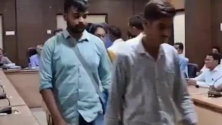 साजा: बेमेतरा जिला शिक्षा अधिकारी के आदेश के खिलाफ छात्र संगठन ने जिला कलेक्टर को सौंपा ज्ञापन