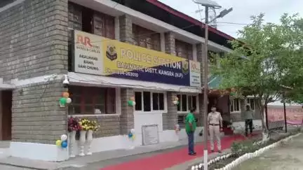 बैजनाथ: मिनी सचिवालय बैजनाथ की पार्किंग में बेटे ने दराट से कई बार अपने पिता को लहूलुहान किया, पुलिस ने मौके पर की कार्रवाई