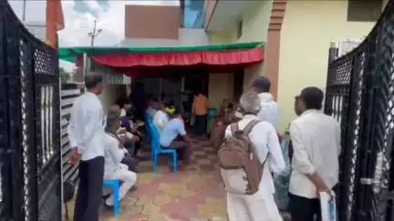 सिवनी: विधायक दिनेश राय ने विधायक कार्यालय में जनसुनवाई की