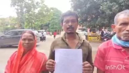 लातेहार: चंदवा प्रखंड के धोबी टोला निवासी ने उपायुक्त लातेहार को आवेदन देकर लगाई गुहार