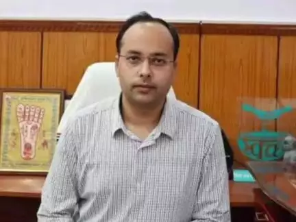 गया टाउन सीडी ब्लॉक: तीन बच्चों की डूबने से मौत पर जिलाधिकारी शशांक शुभंकर ने परिजनों को चार लाख की अनुग्रह राशि दी