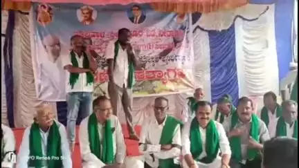 ತಾಳಿಕೋಟಿ: ಕೂಡಿಗಾನೂರ್ ಗ್ರಾಮದ ರೈತರ ಪ್ರತಿಭಟನೆಗೆ ನೈತಿಕ ಬೆಂಬಲ ನೀಡಿದ ಸಂಸದ ರಮೇಶ್ ಜಿಗಜಿಣಗಿ