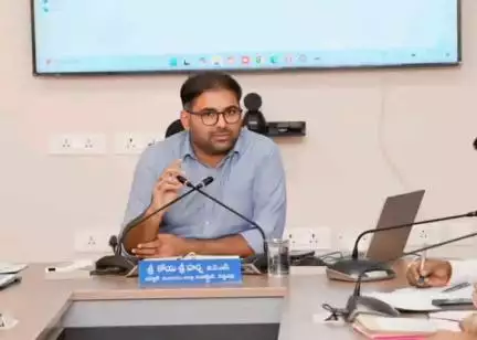 పెద్దపల్లి: నిబంధనల ప్రకారమే విధులను పకడ్బందీగా నిర్వహించాలని అన్నారు జిల్లా కలెక్టర్ కోయ శ్రీహర్ష
