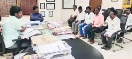 భద్రాచలం: ఉట్నూరు ఐటీడీఏ ప్రాజెక్టు బృందం, భద్రాచలం ఐటిడిఏ పిఓ ను మర్యాదపూర్వకంగా కలిశారు
