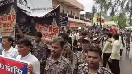 भिंड नगर: भिंड: स्कूली छात्रों ने पुलिस प्रशासन के साथ नशा विरोधी रैली निकालकर लोगों को दिया जागरूकता का संदेश