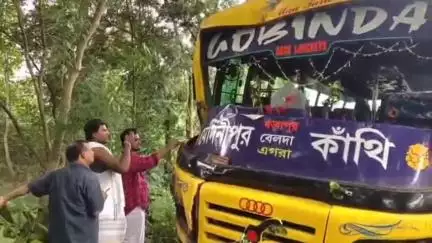 এগরা ১: এগরায় ফের পথ দুর্ঘটনার কবলে যাত্রীবাহী বাস