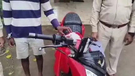 भाटापारा: भाटापारा शहर में मोबाइल लूटकर फरार हुए एक अपचारी बालक सहित 2 आरोपियों को किया गया गिरफ्तार