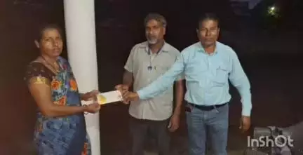 देवरी: अपघातात मृत्यू झालेल्या काळी पिवळी चालकाला आटो चालक-मालक संघटना बामणीखडकी कोहमारा ते देवरीच्या वतीने दिली आर्थिक मदत