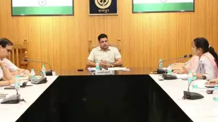 रामपुर: कलेक्ट्रेट सभागार में जिलाधिकारी जोगिंदर सिंह की अध्यक्षता में जिला शिक्षा अनुश्रवण समिति की बैठक का आयोजन किया गया
