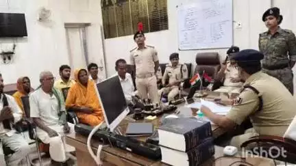 कहरा: एसपी कार्यालय में एसपी ने लगाया जनता दरबार, फरियादियों की सुनी समस्या