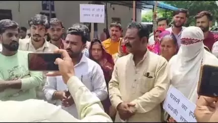राजगढ़: बारिश में कीचड़ से राह मुश्किल: पार्षद और रहवासियों ने राजगढ़ तहसीलदार से की शिकायत