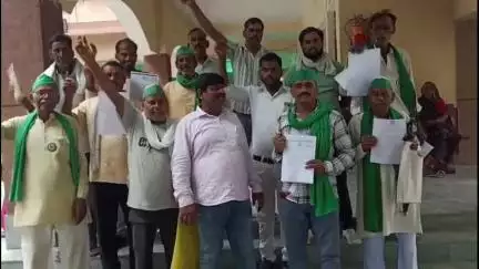करहल: भारतीय किसान यूनियन टिकैत के पदाधिकारियों ने किसानों की समस्याओं को लेकर एसडीएम को दिया ज्ञापन
