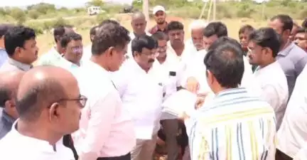 కనిగిరి: బల్లిపల్లి వద్ద నిర్మించనున్న ట్రిపుల్ ఐటీ కళాశాల భూములను అధికారులతో కలిసి పరిశీలించిన ఎమ్మెల్యే ఉగ్ర నరసింహారెడ్డి