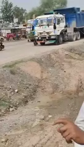 बानसूर: सरुंड में सोता नदी का बहाव क्षेत्र बाधित, तहसीलदार को ज्ञापन सौंपकर कार्रवाई की मांग की गई
