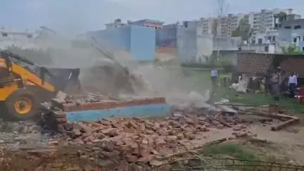 बरेली: थाना इज्जतनगर क्षेत्र के ग्राम विहारमान नगला में प्राधिकरण ने सीलिंग भूमि पर लिया कब्जा