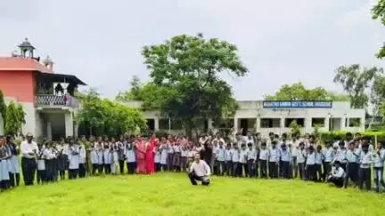 अन्ता: महात्मा गांधी राजकीय विद्यालय रातडिया में बीजारोपण से पौधे तैयार कर रहे हैं