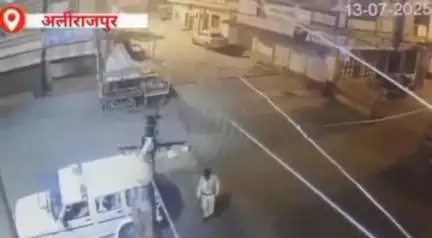 अलीराजपुर: अलीराजपुर बस स्टैंड पर जोबट विधायक के बेटे ने गश्त कर रहे कॉन्स्टेबल को कार से मारी टक्कर, कॉन्स्टेबल घायल