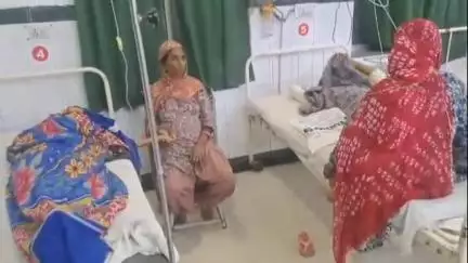पाली: जिले के तखतगढ़ के निकट तेज रफ्तार कार ने बाइक को मारी टक्कर, बाइक दुर्घटना में तीन लोग हुए घायल