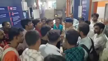 पूर्णिया पूर्व: माधोपारा स्थित परीक्षा केंद्र लोको पायलट परीक्षा के दौरान रेलवे अभ्यर्थियों ने किया हंगामा
