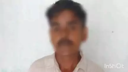 एकमा: पुलिस ने परसागढ़ पासी टोला से हत्या के मामले में फरार चल रहे नामजद अभियुक्त को गिरफ्तार किया