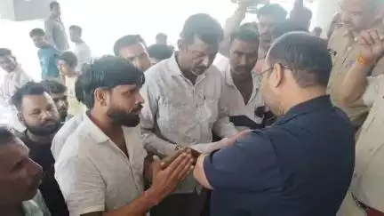 रतलाम नगर: डोनसर्वे में मंदिर व निजी जमीन को शासकीय बताने पर ग्रामीणों ने कलेक्टर कार्यालय में दिया ज्ञापन