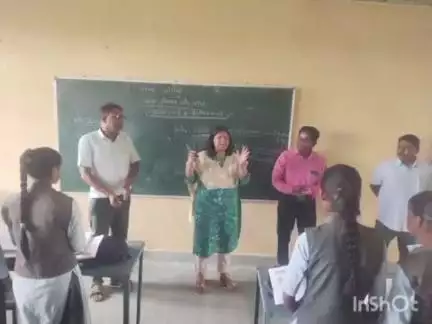 मनिया: SDM ने टांडा स्कूल में मारा छापा, गंदगी देखकर प्रधानाचार्य को लगाई फटकार