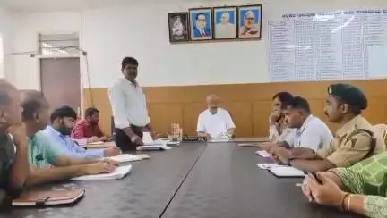 ಚಳ್ಳಕೆರೆ: ನಗರದ ತಾ.ಕಚೇರಿ ಸಭಾಂಗಣದಲ್ಲಿ ಬಾಲ್ಯ ವಿವಾಹ ನಿಷೇಧ ಕಾಯ್ದೆ ಮಾಸಿಕ ಸಭೆ