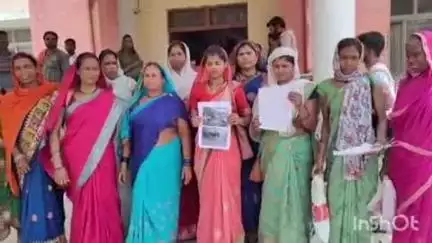 बैतूल नगर: चौपाल निर्माण की मांग को लेकर ग्रामीणों ने कलेक्टर को सौंपा ज्ञापन