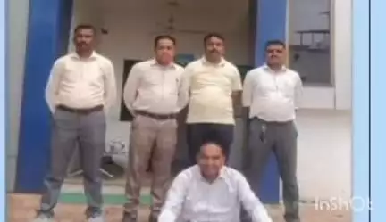 લુણાવાડા: છેલ્લા એક વર્ષથી નાસતા ફરતા આરોપીને મહીસાગર લોકલ ક્રાઈમ બ્રાન્ચ દ્વારા સિંગનલી ચાર રસ્તા ખાતેથી ઝડપી પાડવામાં આવ્યો