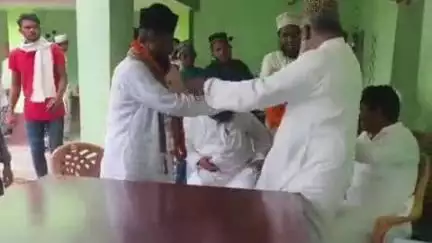 पूर्णिया पूर्व: मटिया स्थित मदरसा में जदयू के बिहार राज्य अल्पसंख्यक प्रकोष्ठ के अध्यक्ष का हुआ आगमन