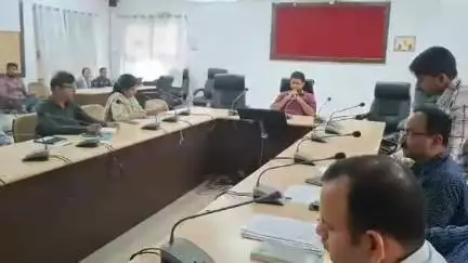 भीलवाड़ा: जिला कलेक्ट्रेट सभागार में जिलास्तरीय अधिकारियों के साथ हुई साप्ताहिक समीक्षा बैठक