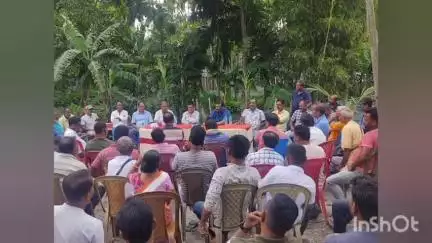 আলিপুরদুয়ার ১: পাটকাপাড়ায় গুলি কান্ডের পর তৃণমূলের গোষ্ঠী কোন্দল মেটাতে দুপক্ষের সঙ্গে আলোচনায় তৃণমূল নেতৃত্ব,উপস্থিত ZP সহ সভাধিপতি