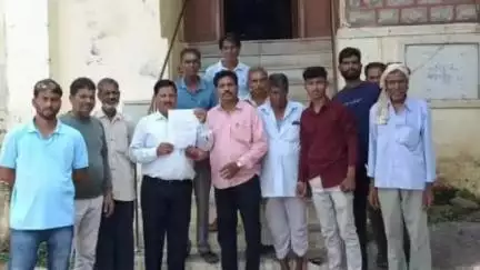 बड़ी सादड़ी: रामदेव मंदिर की भूमि पर अवैध कब्जे का आरोप, सालवी समाज ने एसडीएम कार्यालय पर पहुंचकर सौंपा ज्ञापन