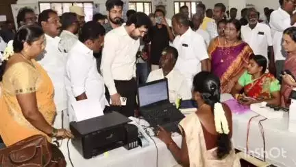 தேனி: பெரியகுளத்தில் நடைபெற்ற உங்களுடன் ஸ்டாலின் திட்ட முகாமில் கலெக்டர் ரஞ்சித் சிங் கலந்து கொண்டு பார்வையிட்டார்