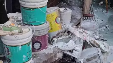 विजयनगर: जयपुर रोड पर तेलियान मंदिर के पास हार्डवेयर की दुकान में लगी भीषण आग, लाखों का नुकसान और मची अफरा-तफरी