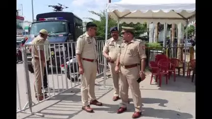 बड़ौत: SP ने महाशिवरात्रि पर्व एवं कांवड़ यात्रा के दृष्टिगत बड़ौत में संवेदनशील स्थानों का ड्रोन कैमरे से किया निरीक्षण