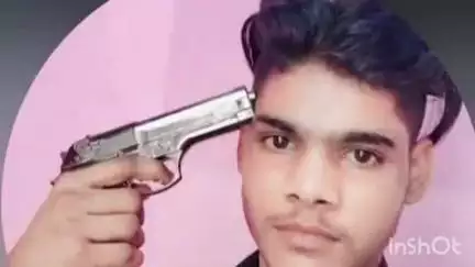कासगंज: जिले में पिस्टल के साथ युवक का फोटो सोशल मीडिया पर वायरल, प्लेटफार्म एक्स पर की गई शिकायत