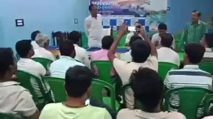 মুরারই ১: একুশে জুলাই ধর্মতলার সমাবেশ কে সামনে রেখে ডুমুর গ্রাম অঞ্চল তৃণমূল কর্মীদের নিয়ে আয়োজিত প্রস্তুতি সভা মুরারইয়ে