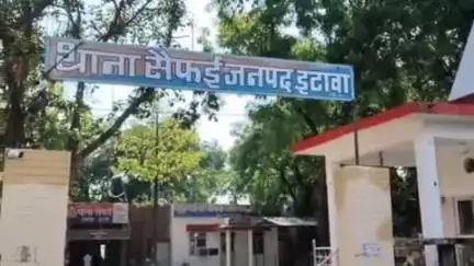 सैफई: सैफई थाना पुलिस ने थाना क्षेत्र के विभिन्न चौराहों पर पैदल गश्त करते हुए सघन चेकिंग अभियान की जानकारी दी