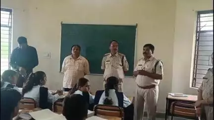 उचेहरा: मॉडल स्कूल में नशा मुक्ति को लेकर थाना प्रभारी ने छात्रों को दी अहम जिम्मेदारी