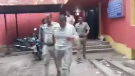 কাটোয়া ১: রাজোয়া বোমা বিস্ফোরণের কাণ্ডে মূল অভিযুক্ত তুফান চৌধুরীকে তোলা হলো কাটোয়া আদালতে