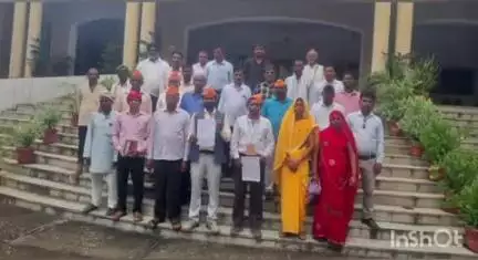 घोरावल: कोटेदारों ने विभिन्न मांगों को लेकर लोढ़ी कलेक्ट्रेट पर किया प्रदर्शन
