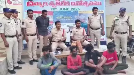 పిఠాపురం గంజాయి తరలిస్తున్న ఐదుగురు యువకులను అరెస్టు చేసి ,వారి వద్ద గంజాయి, మోటార్ సైకిల్ స్వాధీనం కేసు నమోదు.